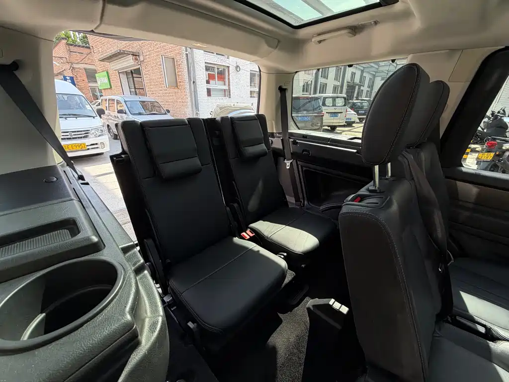 Land Rover Discovery 2014 — фото 19