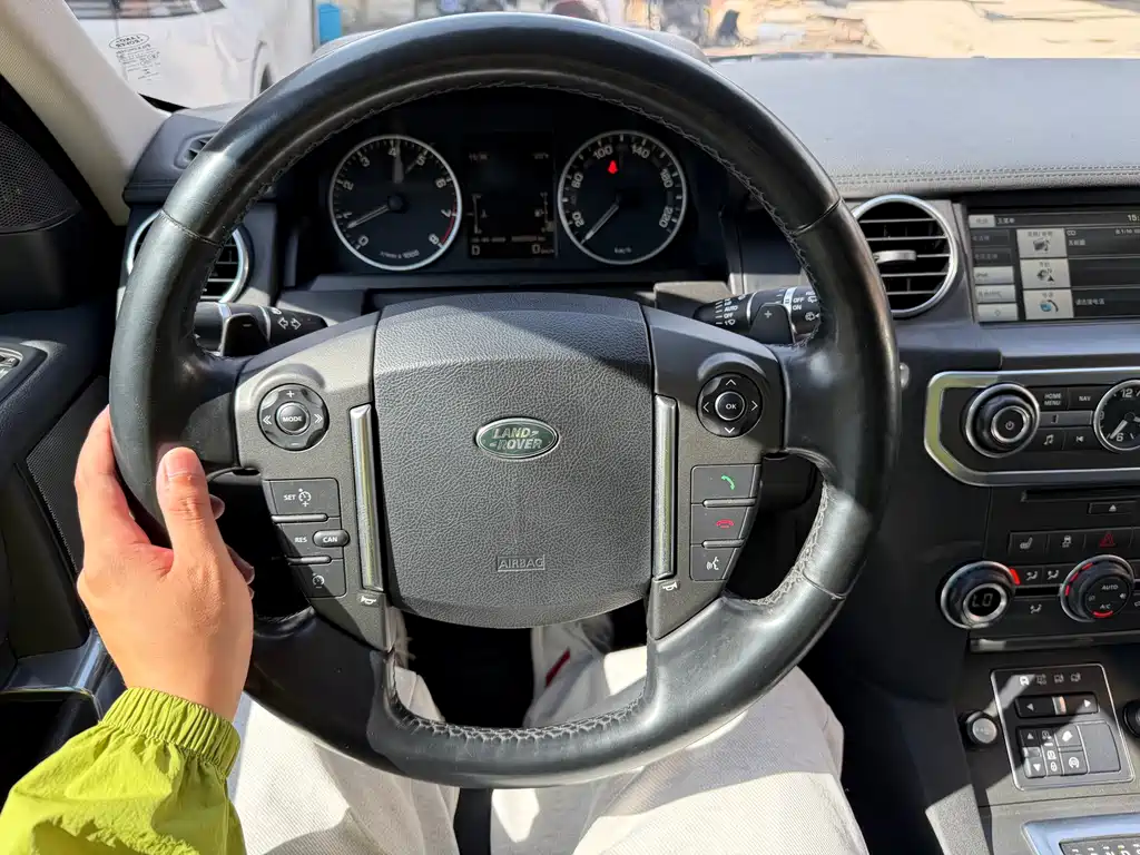 Land Rover Discovery 2014 — фото 15