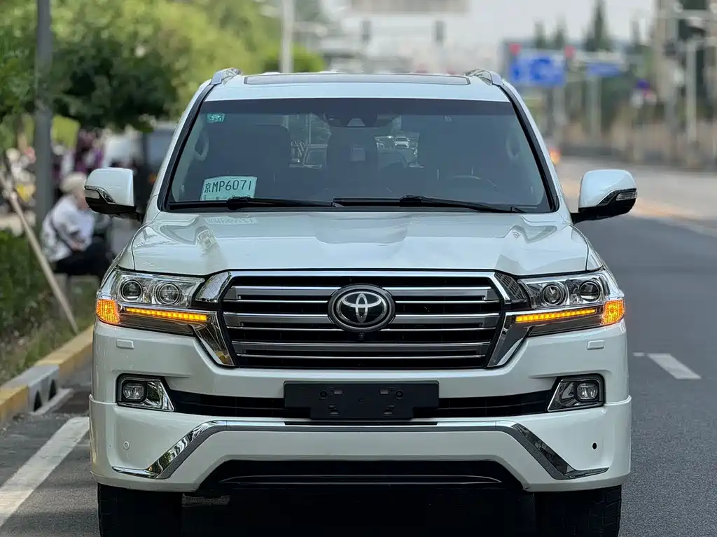 Toyota Land Cruiser 2017 — фото 2