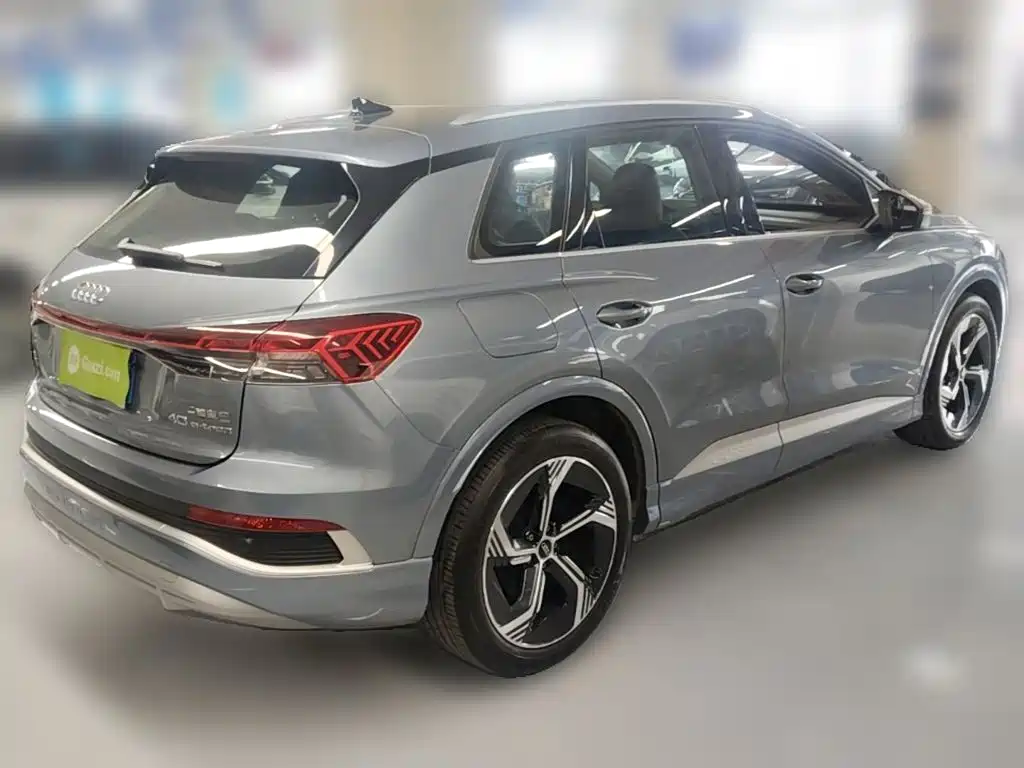 Audi Q4 e-tron 2025 — фото 12