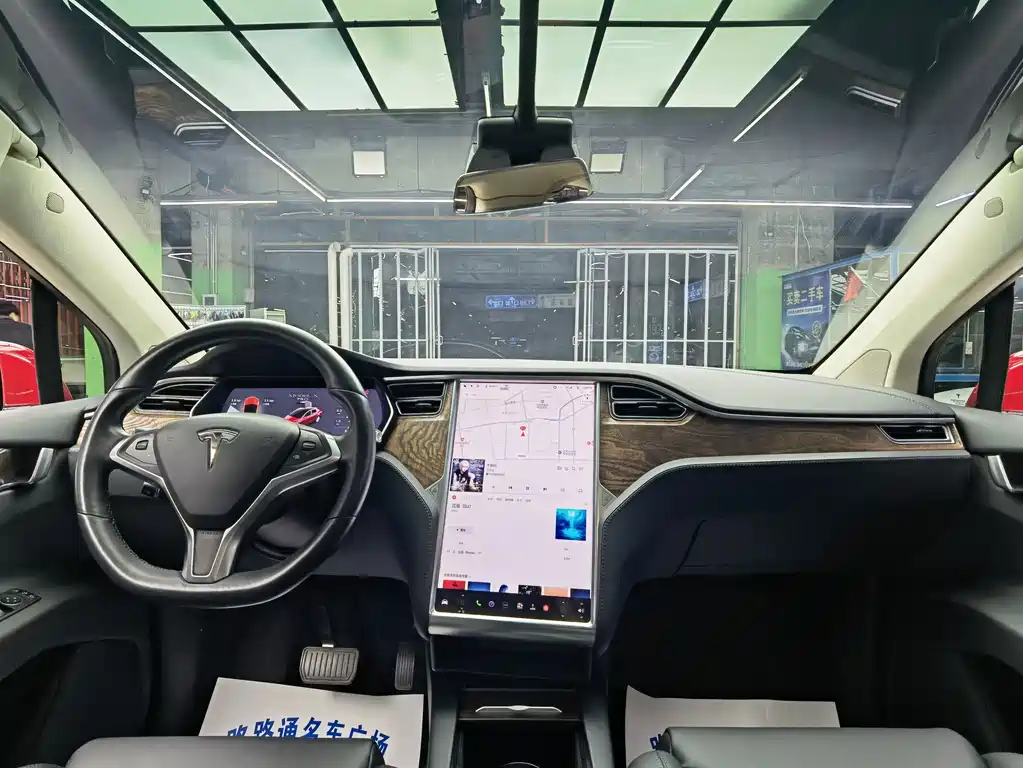 Tesla Model X 2018 — фото 7