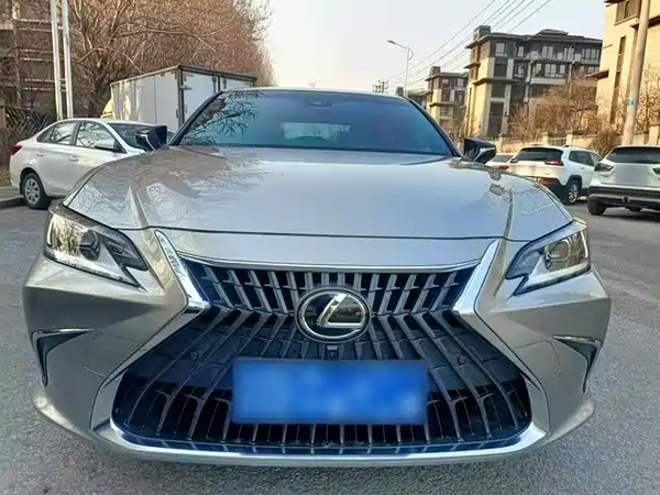 Lexus ES 2021