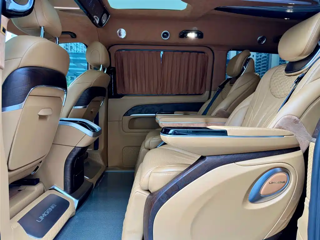 Mercedes-Benz V-Class 2023 — фото 13