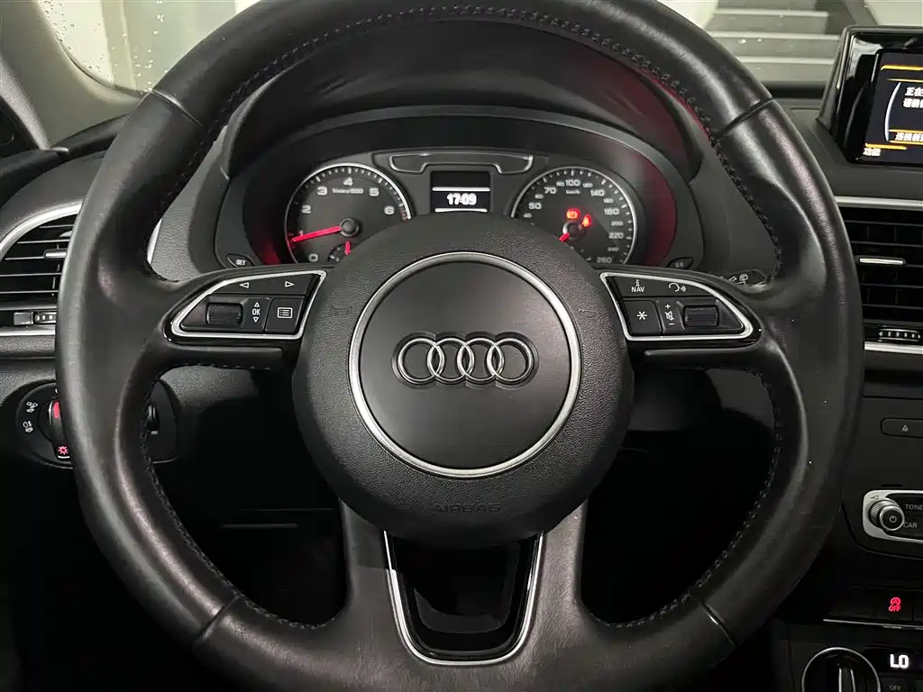 Audi Q3 2016 — фото 10
