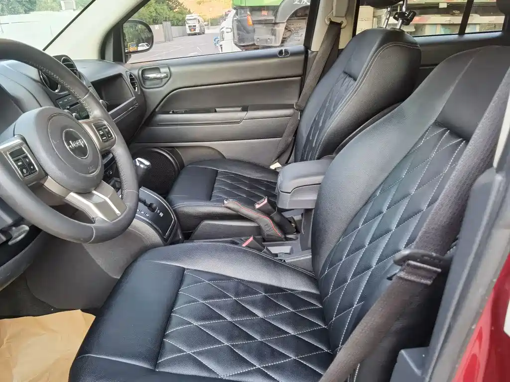Jeep Compass 2012 — фото 18