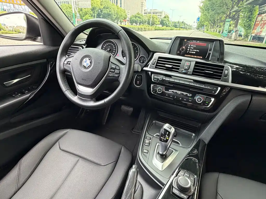 BMW 3 Series 2017 — фото 9