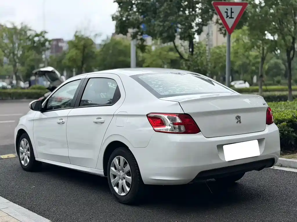 Peugeot 301 2015