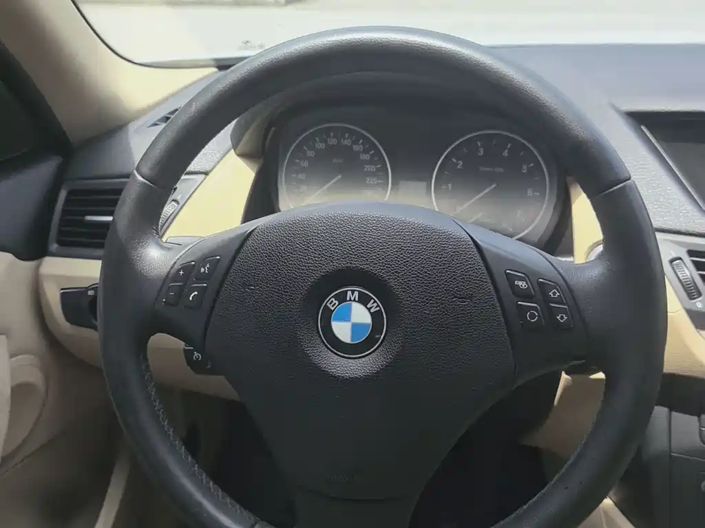 BMW X1 2012 — фото 15