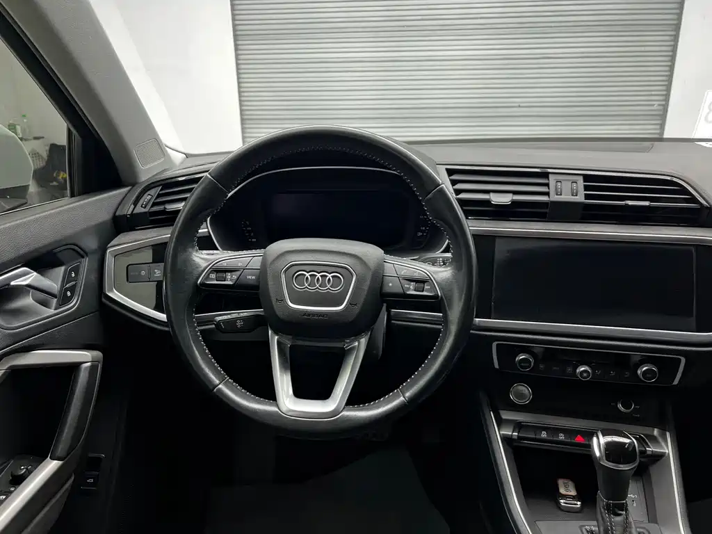 Audi Q3 2021 — фото 10