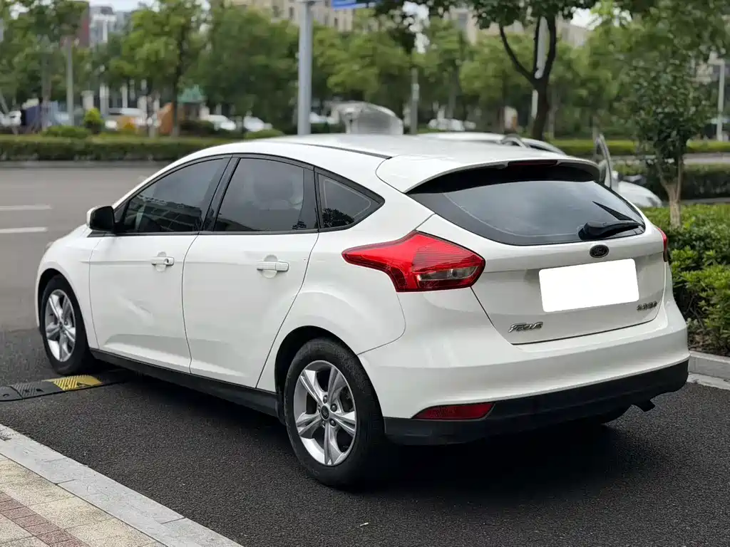 Ford Focus 2015 — фото 7