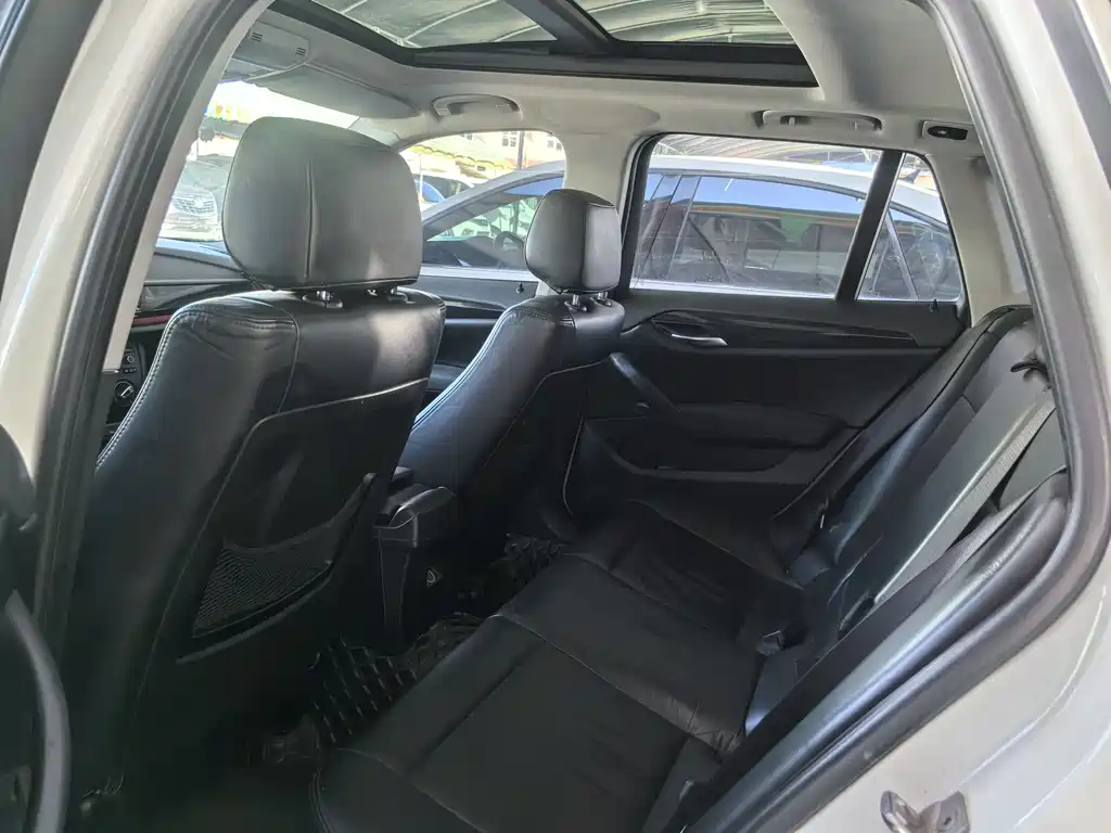 BMW X1 2015 — фото 10