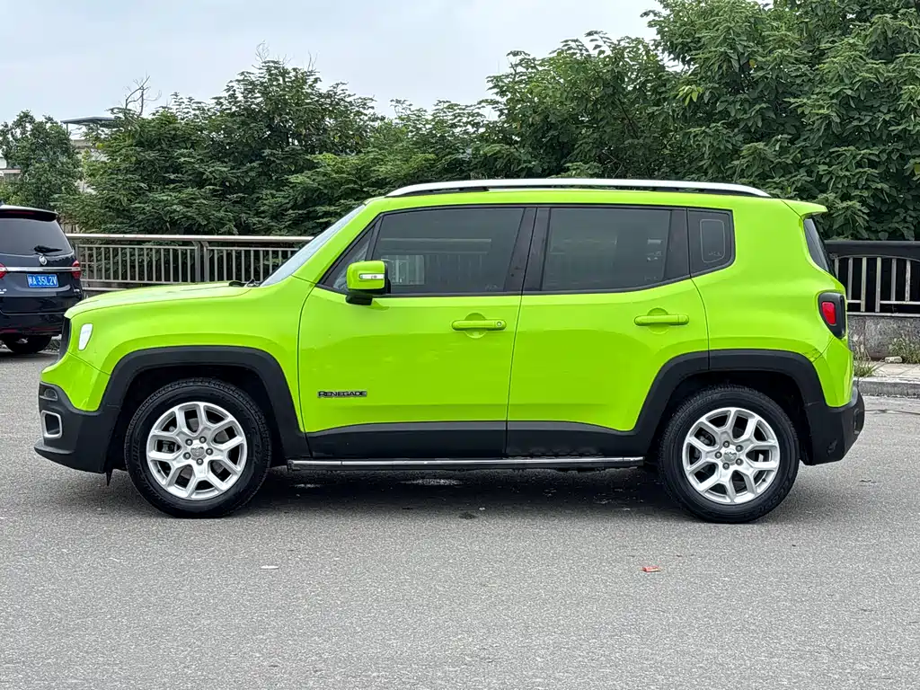 Jeep Renegade 2018 — фото 9