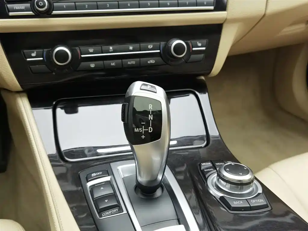 BMW 5 Series 2014 — фото 13