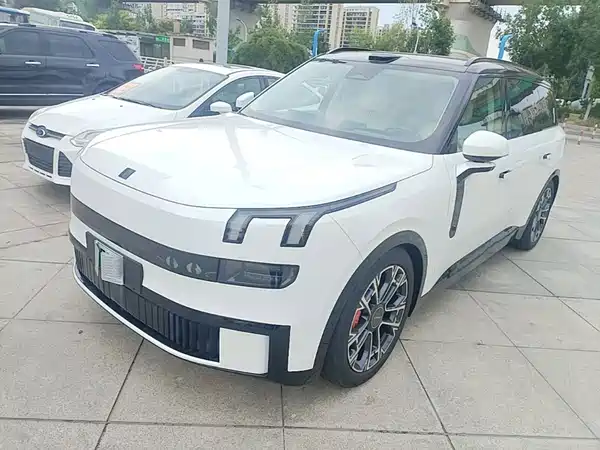 Lynk & Co 900 2026