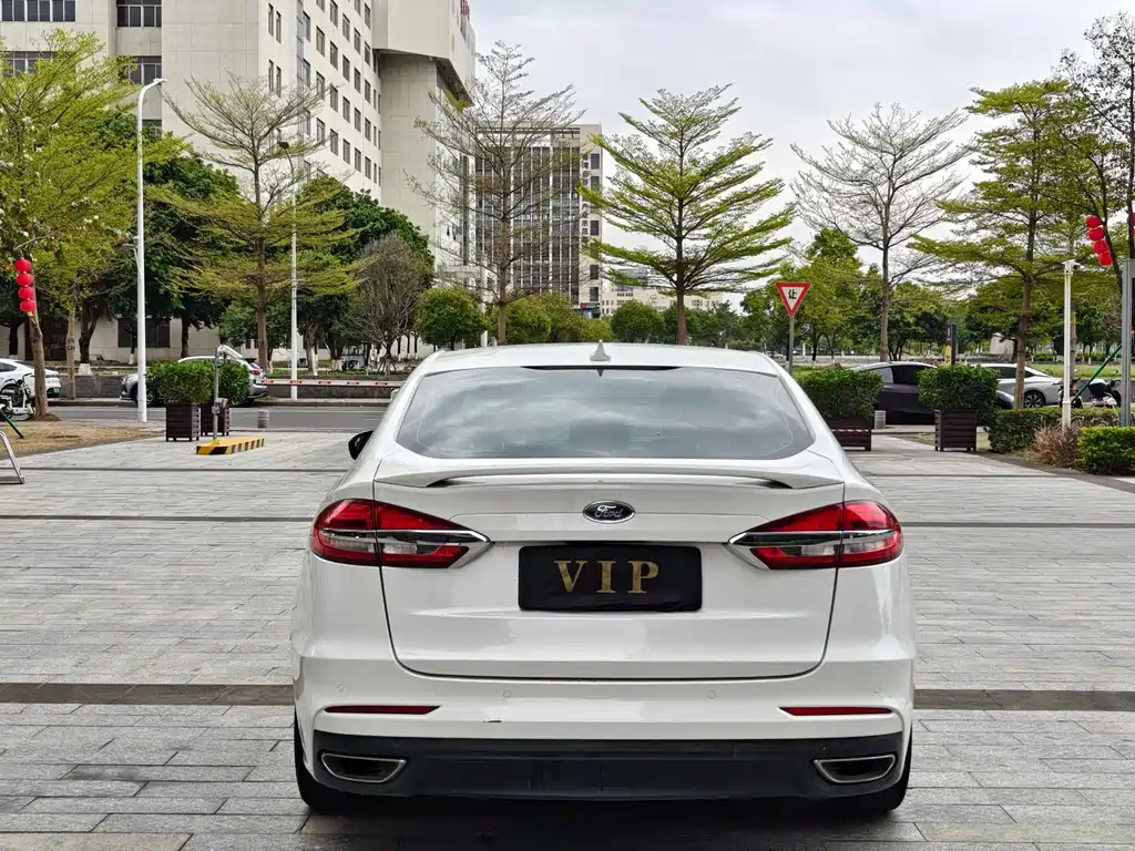 Ford Mondeo 2019 — фото 14