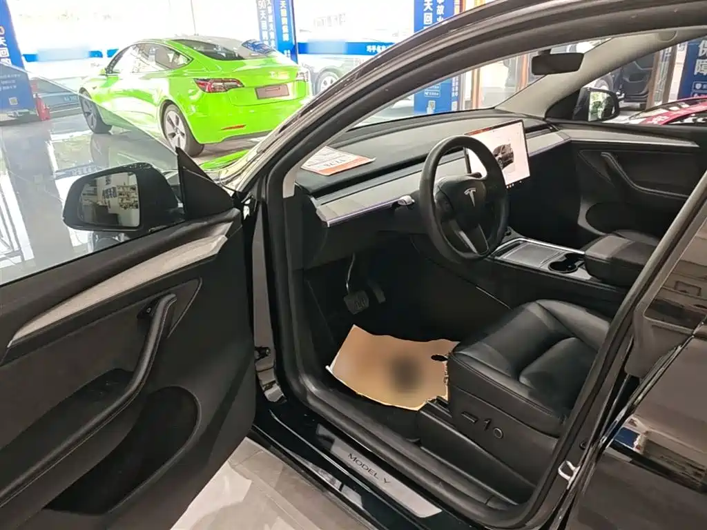 Tesla Model Y 2023 — фото 16