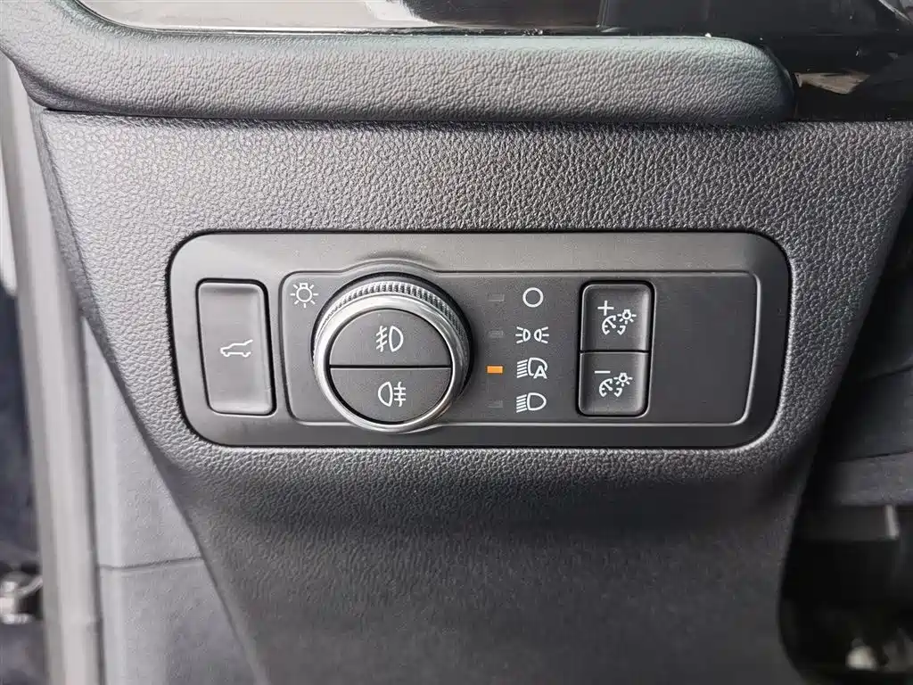 Ford Escape 2020 — фото 21