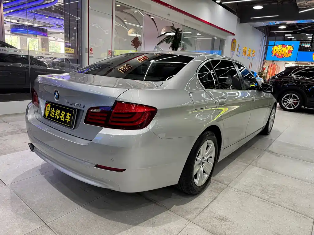 BMW 5 Series 2011 — фото 15