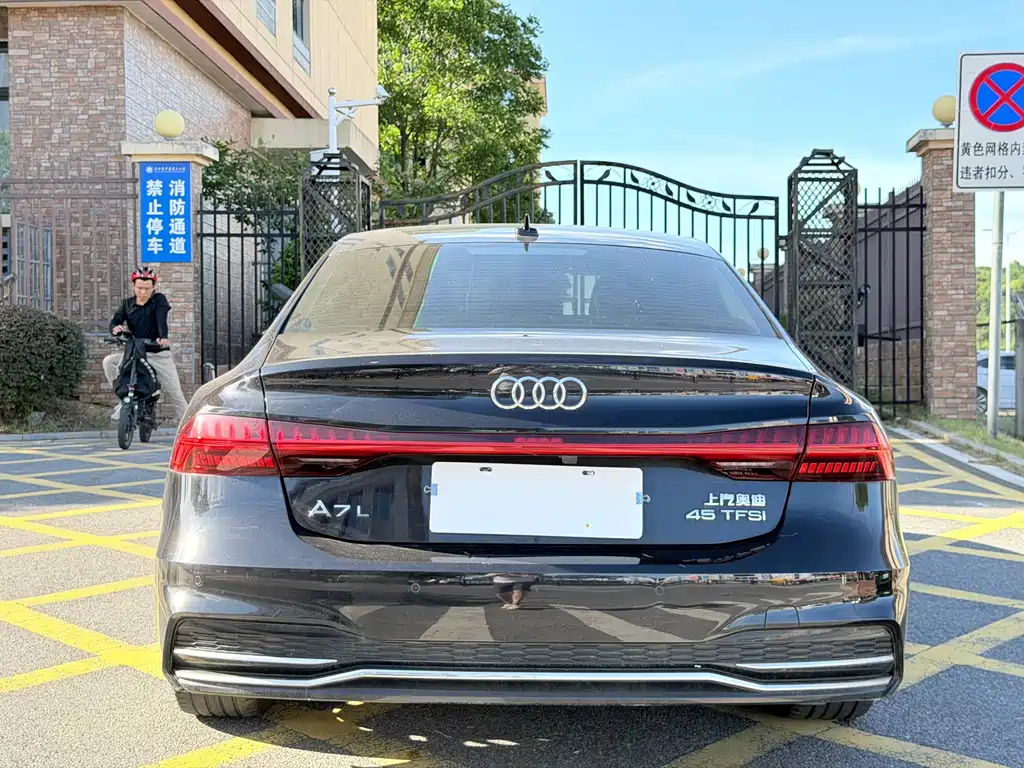 Audi A7L 2024 — фото 8