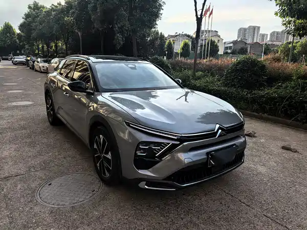 Citroën Versailles C5 X 2025