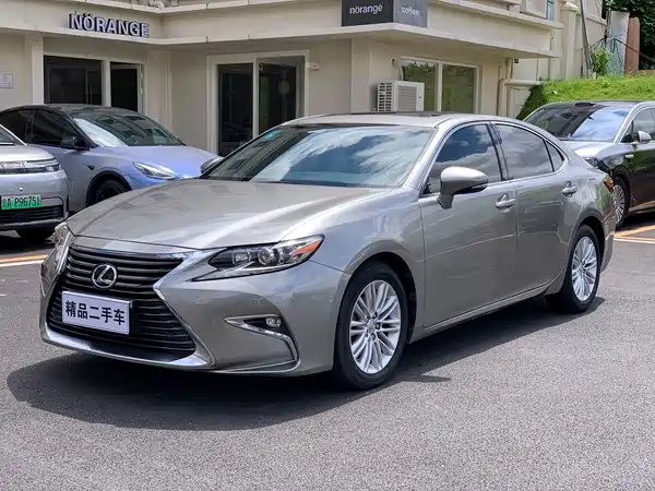 Lexus ES 2016