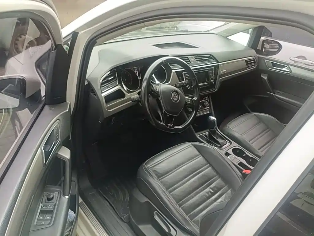 Volkswagen Touran 2017 — фото 16