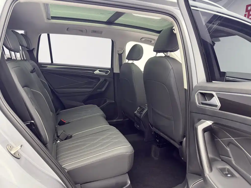 Volkswagen Tiguan L 2023 — фото 13