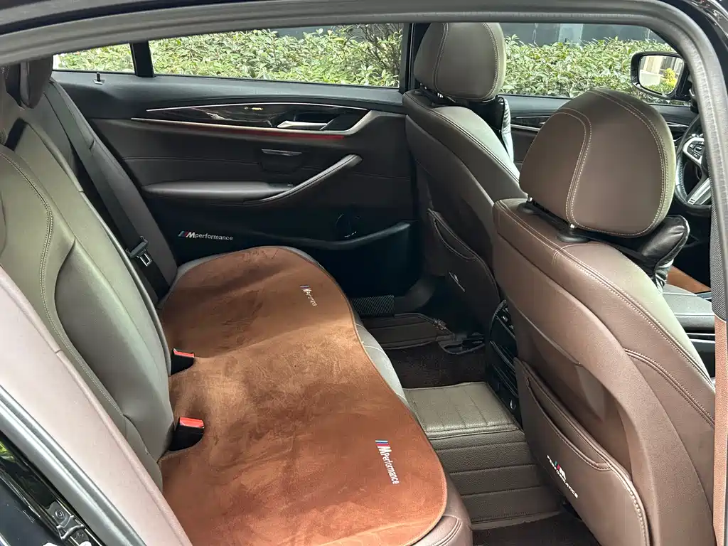 BMW 5 Series 2019 — фото 10