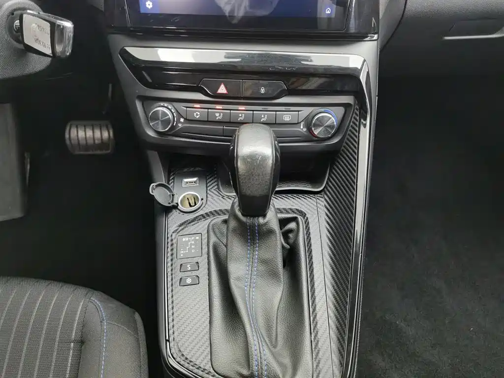 Peugeot 308 2019 — фото 13