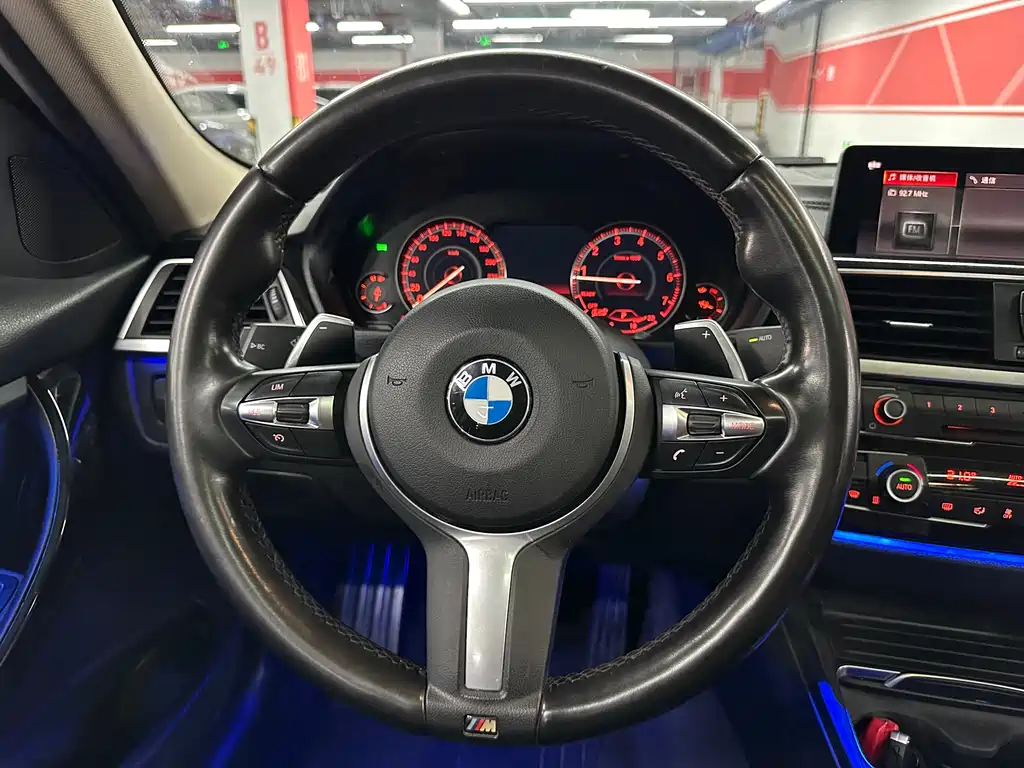 BMW 3 Series 2019 — фото 13