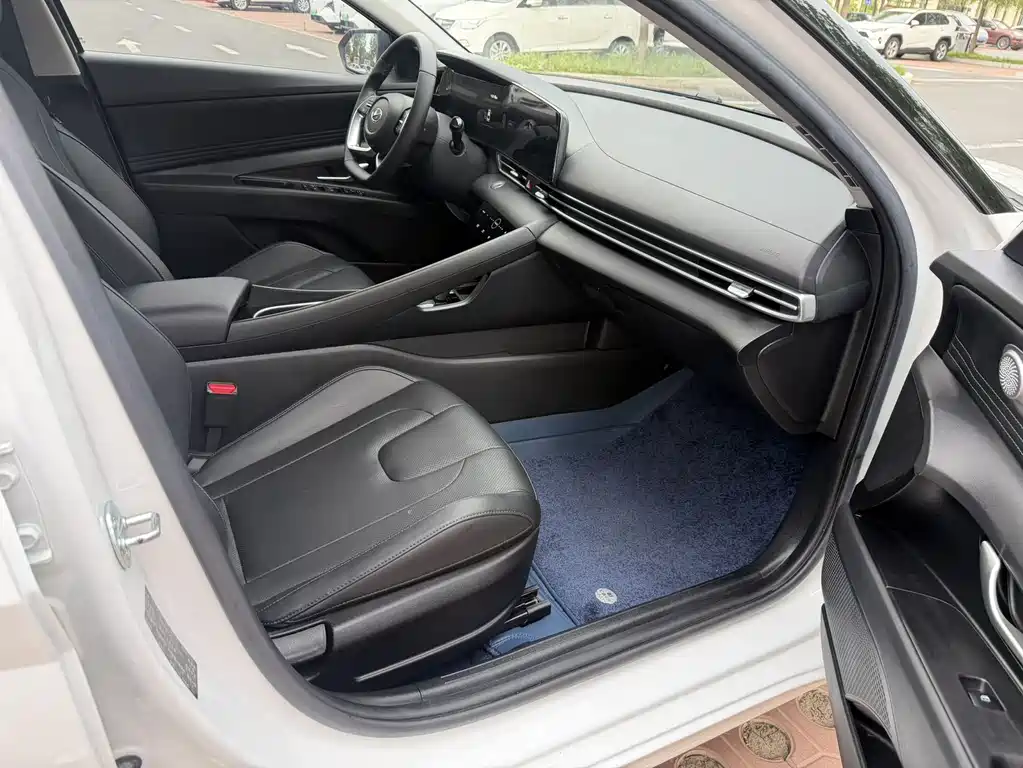 Hyundai Elantra 2022 — фото 19