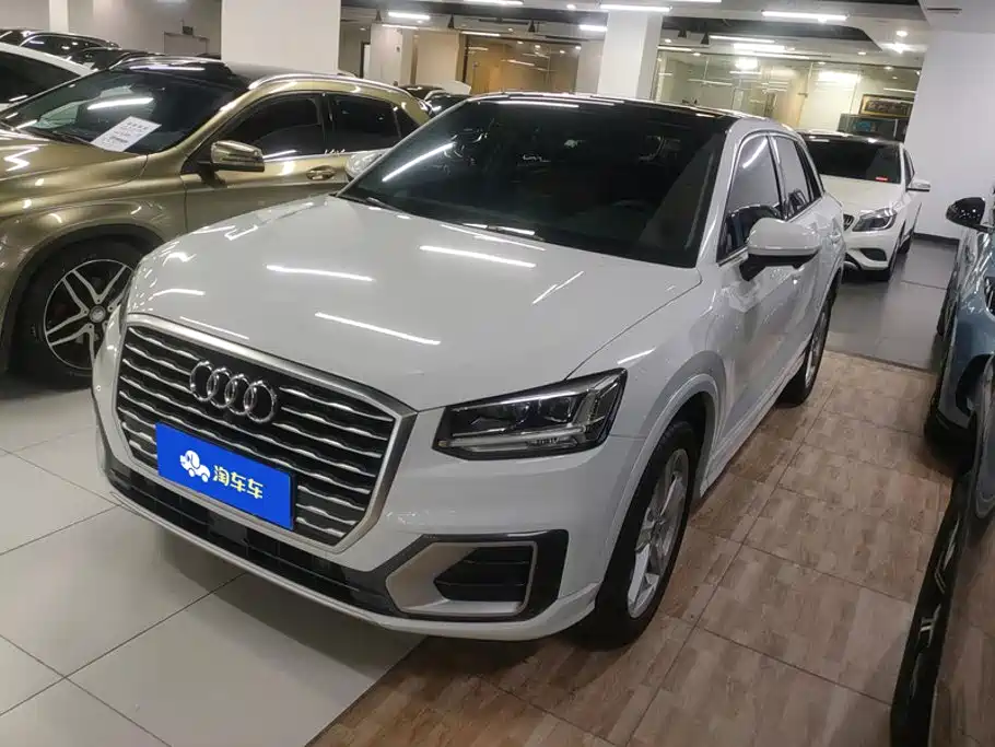 Audi Q2L 2021 — фото 1