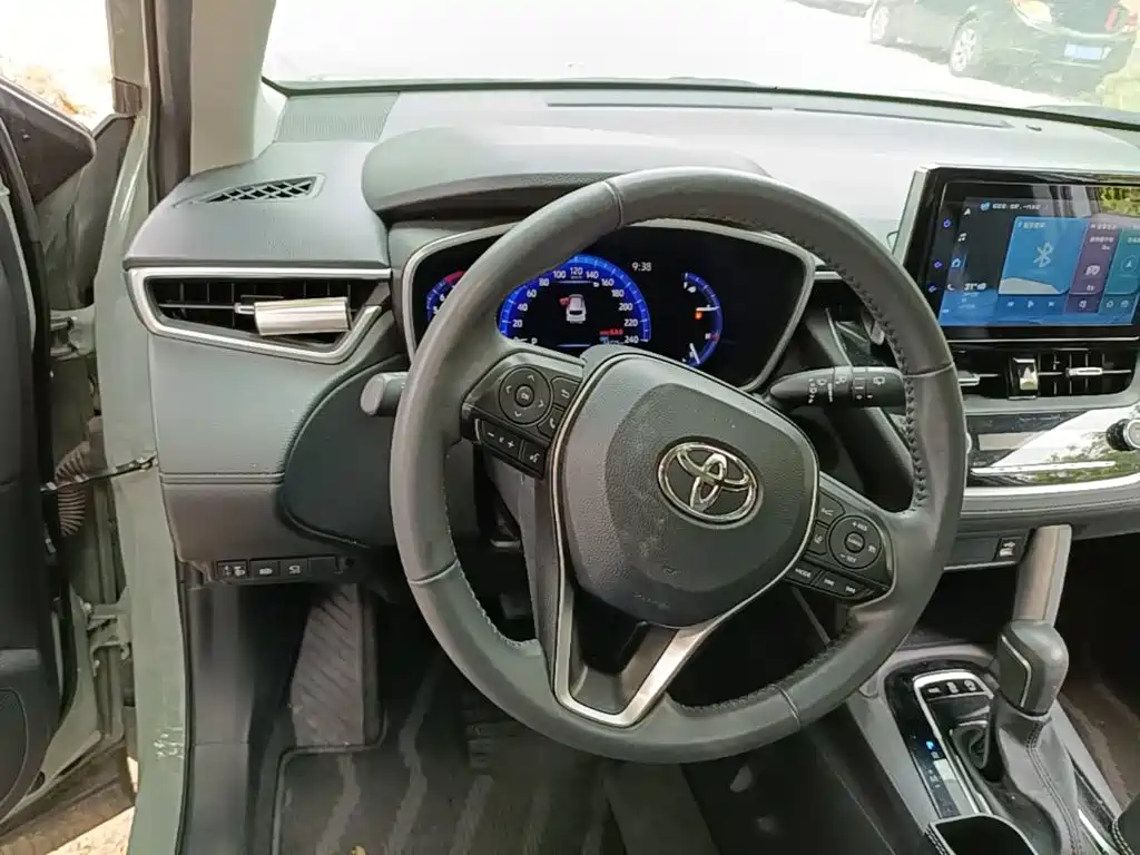 Toyota Corolla Cross 2022 — фото 11