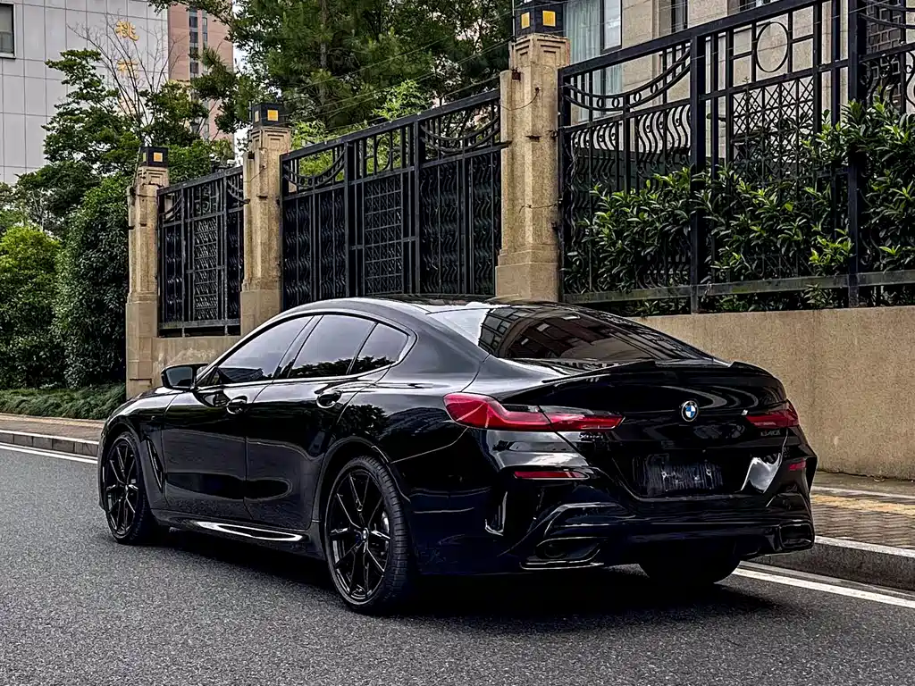 BMW 8 Series 2022 — фото 4