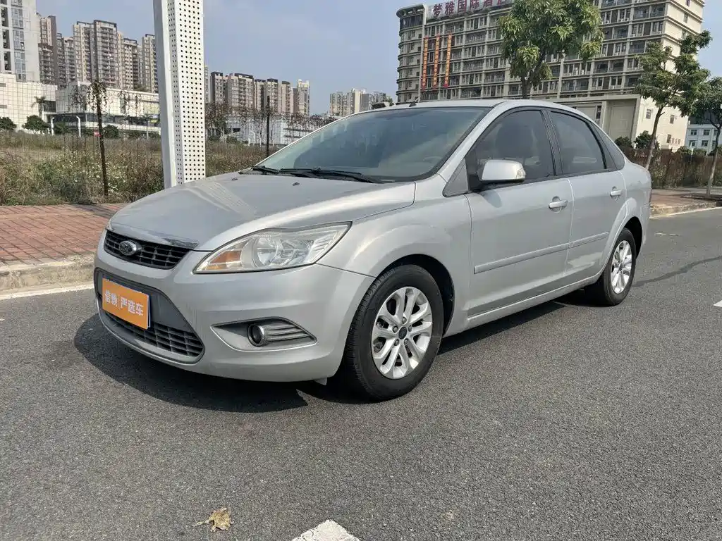 Ford Focus 2013 — фото 1