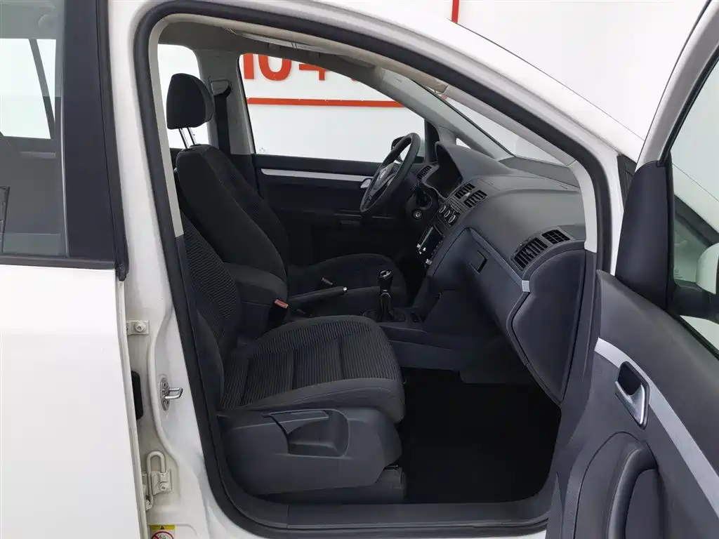 Volkswagen Touran 2015 — фото 23