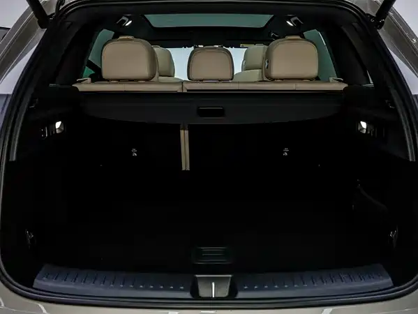 Li Auto L6 2025
