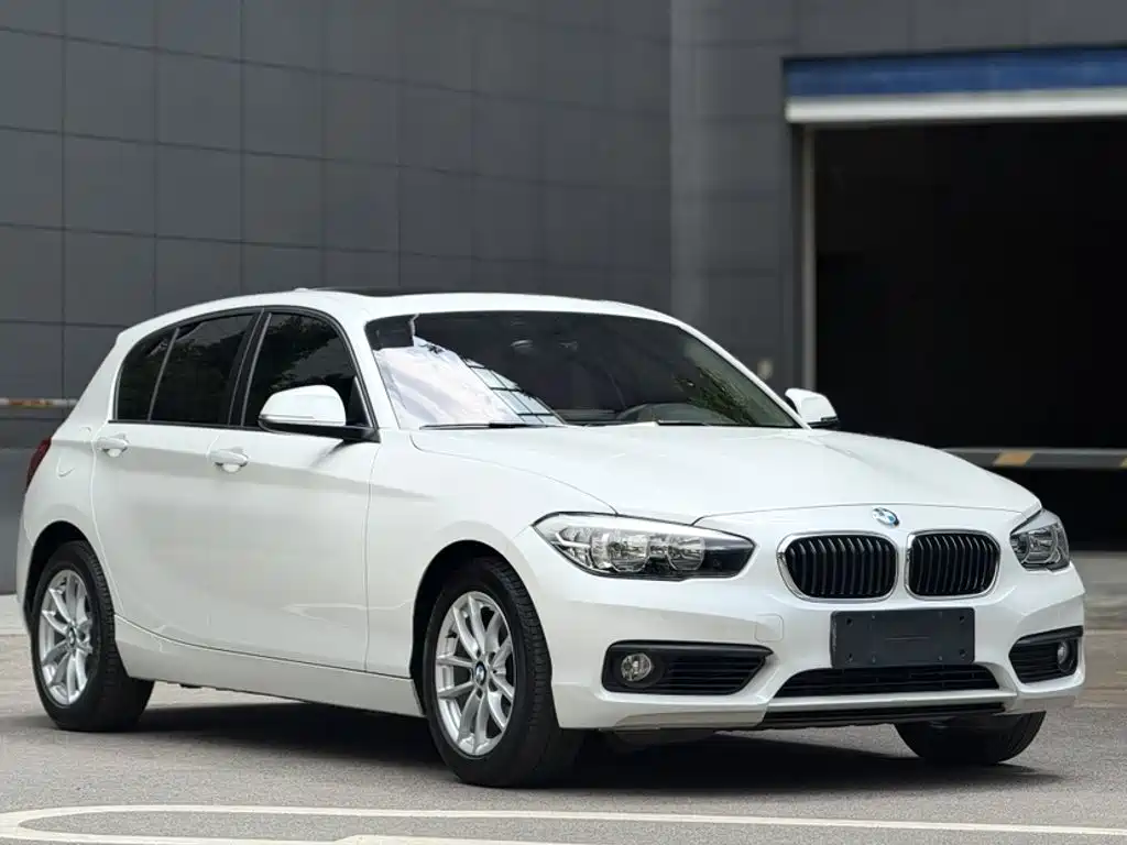 BMW 1 Series 2018 — фото 8