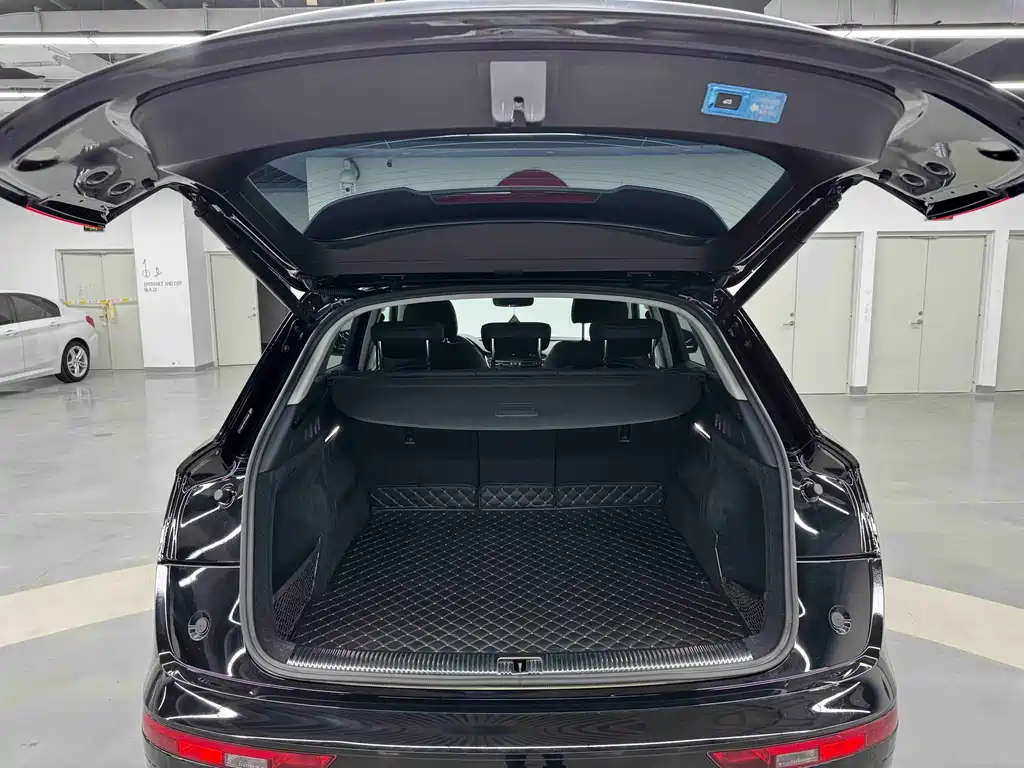Audi Q5L 2023 — фото 33