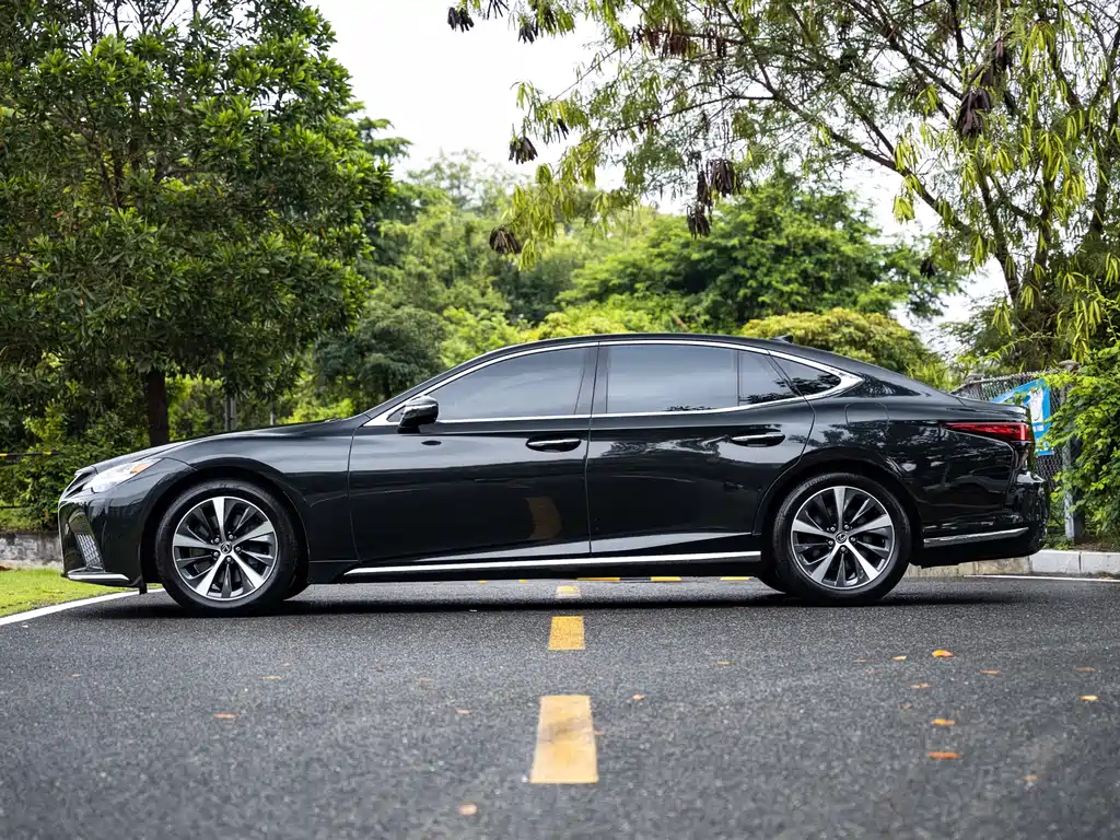 Lexus LS 2023