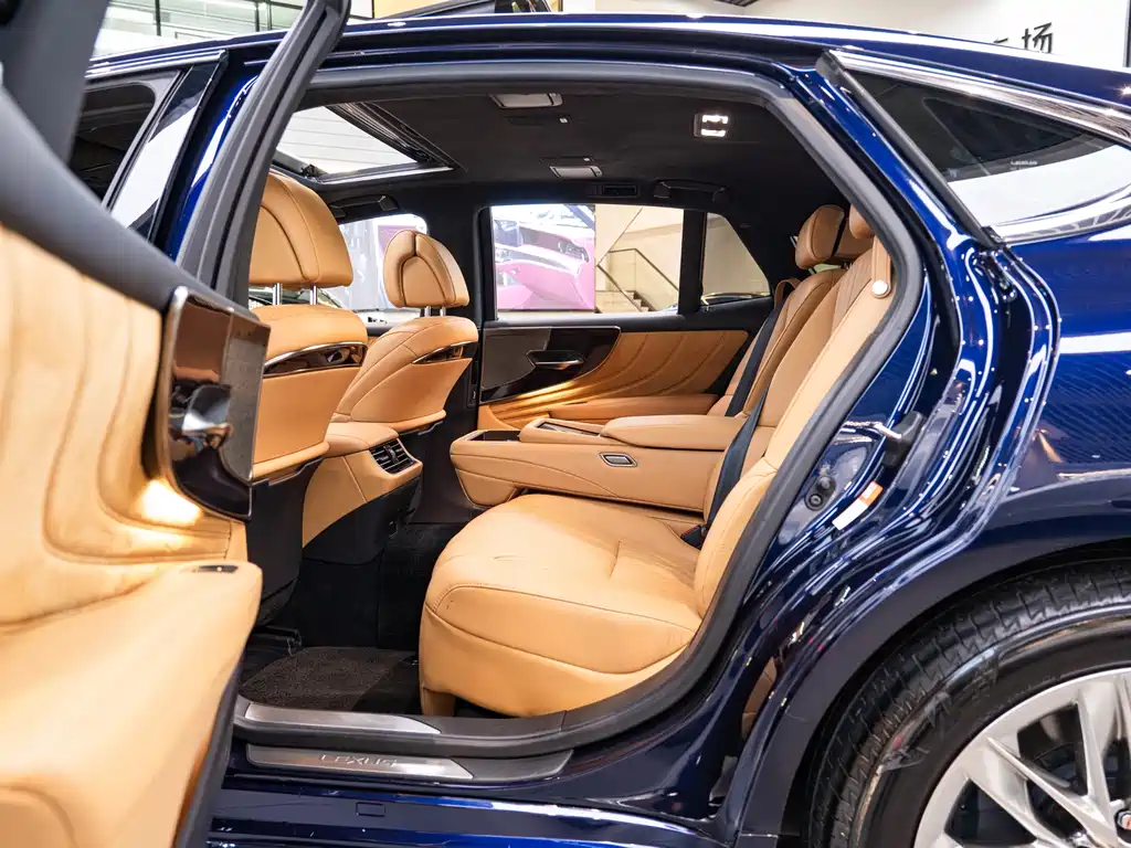 Lexus LS 2022 — фото 10
