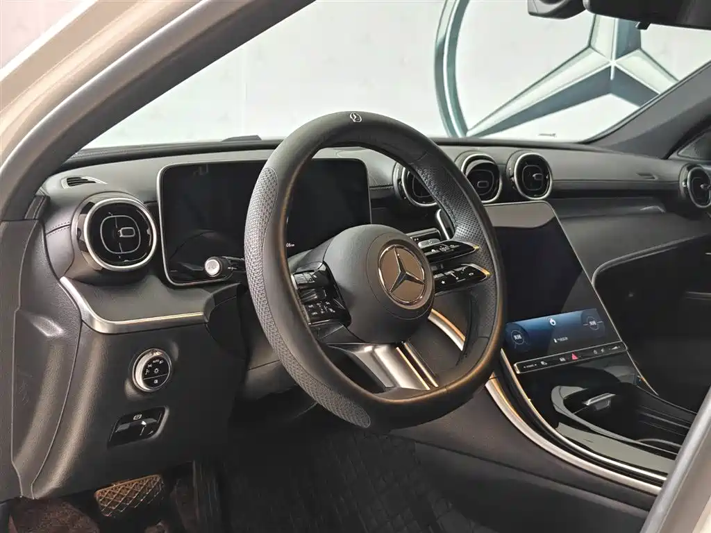 Mercedes-Benz C-Class 2025 — фото 9