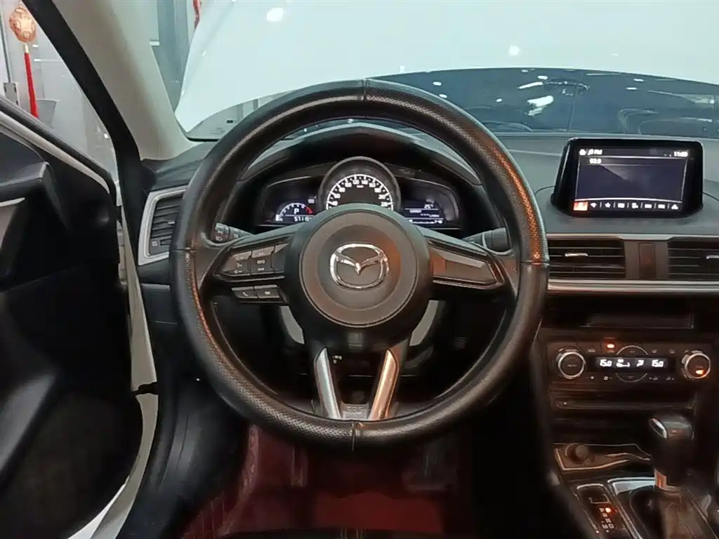 Mazda 3 Axela 2018 — фото 11
