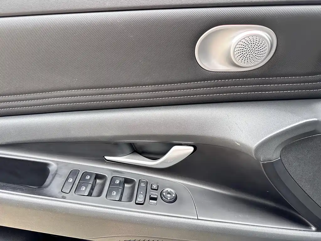 Hyundai Elantra 2021 — фото 16
