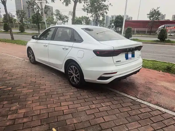 Geely Emgrand 2023
