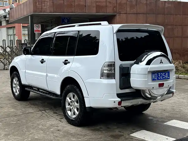 Mitsubishi Pajero 2009