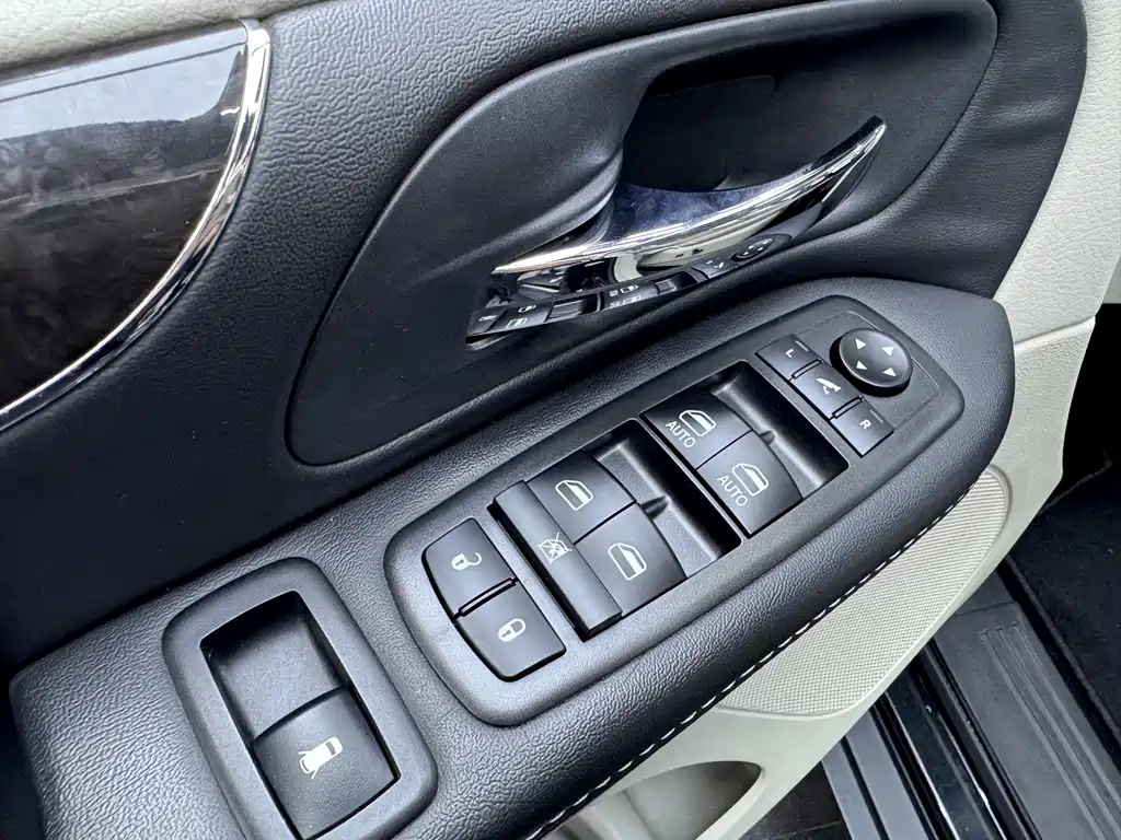 Chrysler Grand Voyager 2015 — фото 11