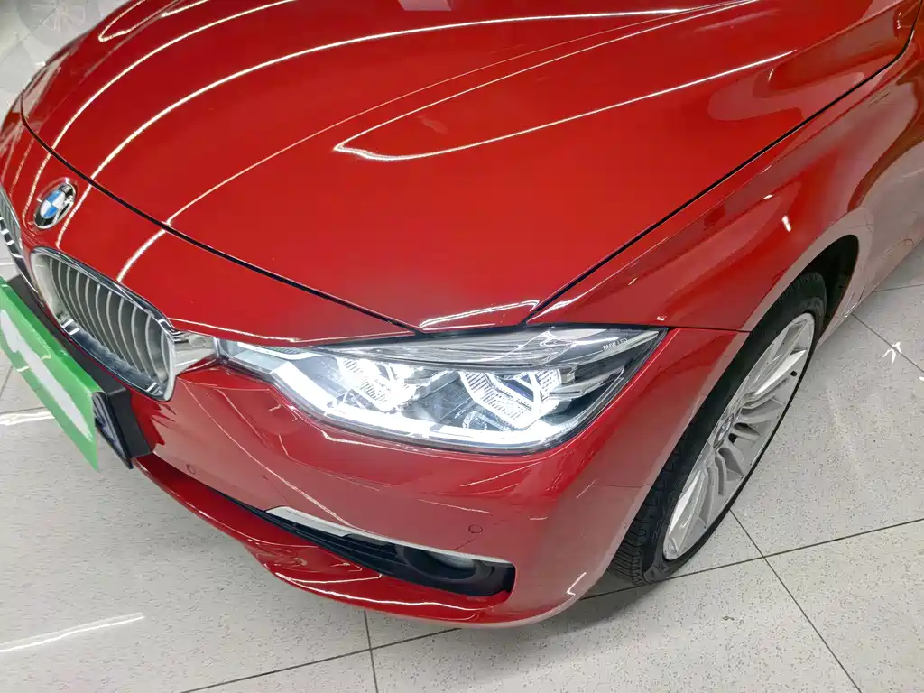BMW 3 Series 2018 — фото 16