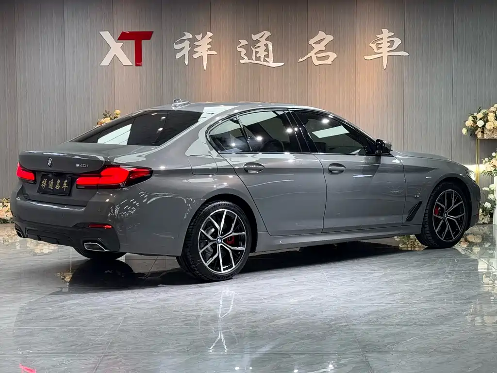 BMW 5 Series 2022 — фото 10