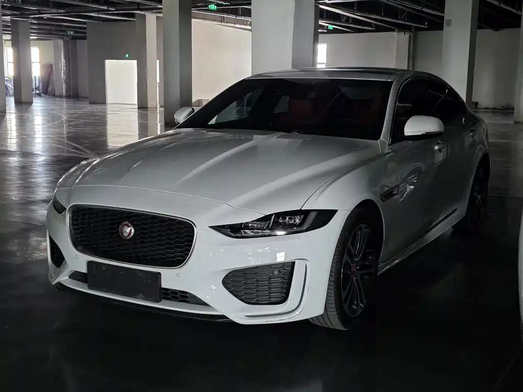 Jaguar XEL 2025 — фото 1